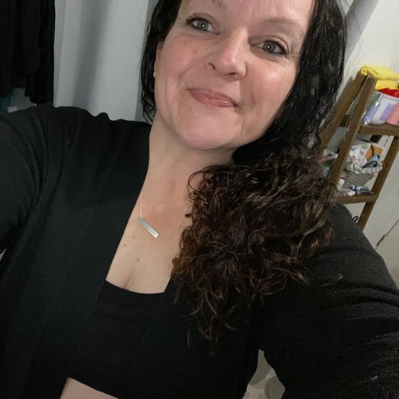 Meet your Posher, Heather - Picture 3 of 3